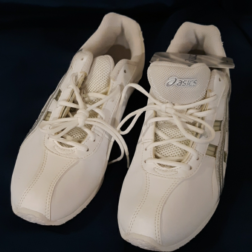 ASICS women's White tennis shoes size 6.5